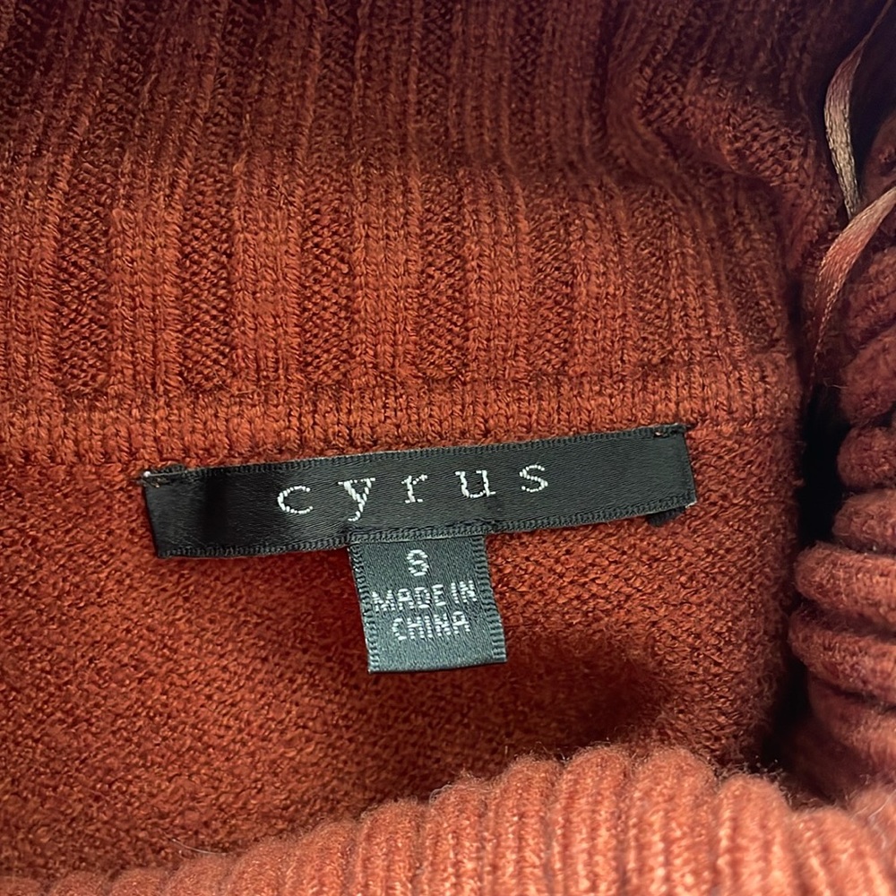 Cyrus Sleeveless Cowl Neck Top - Picture 3 of 4